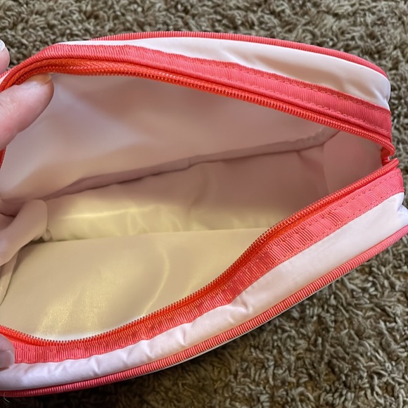 Amazing condition PINK brand makeup bag - Picture 3 of 4